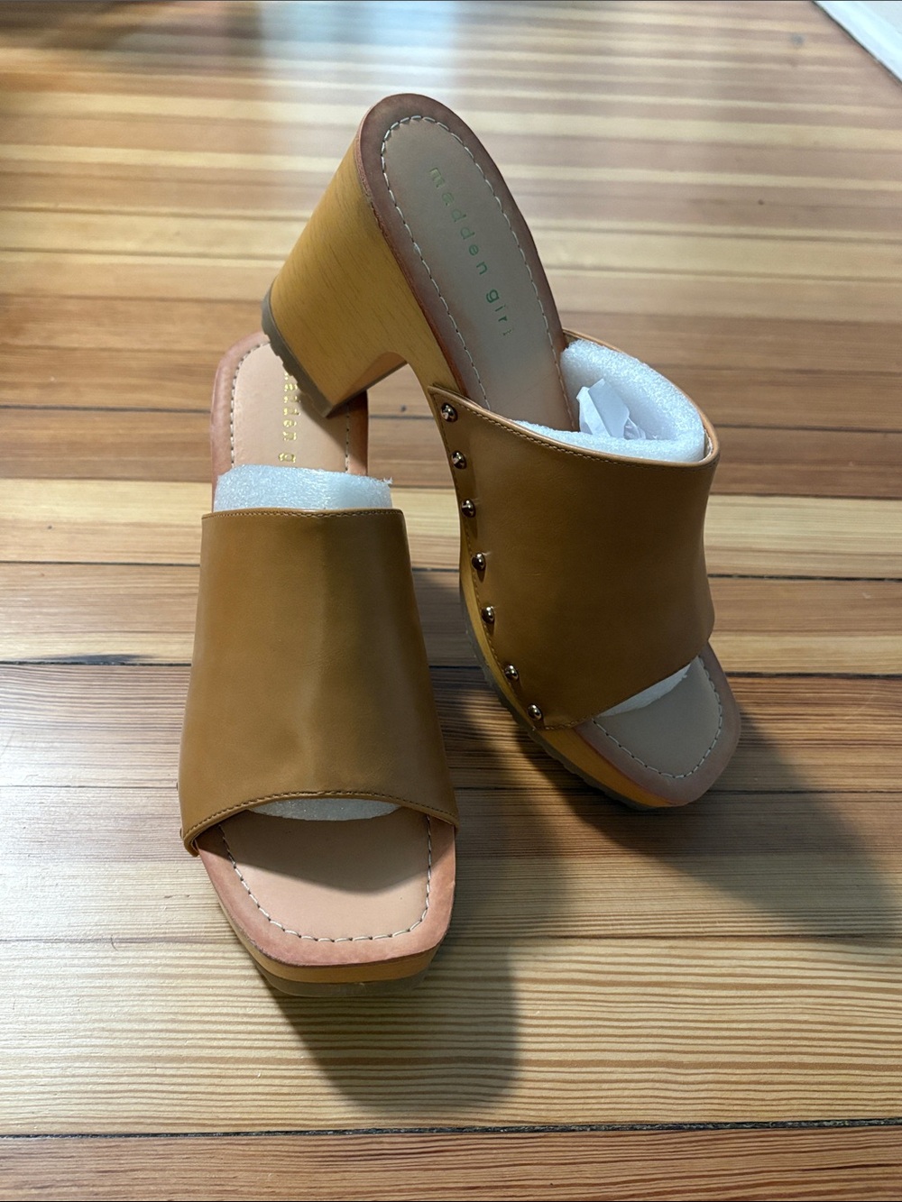 Camerron Tan Paris size 10 Madden girl slip on Mules